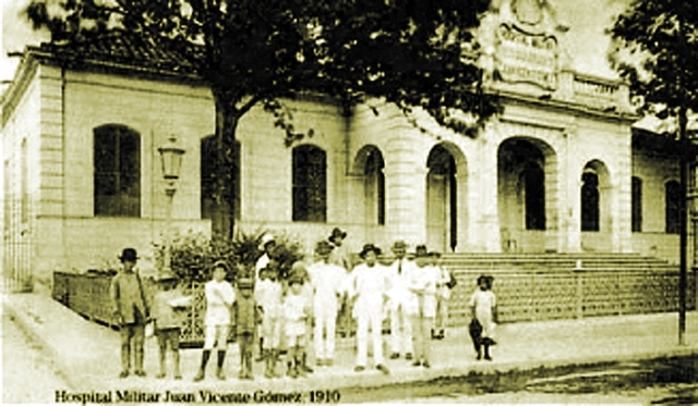 Entre las esquinas de Paradero a Cervecería, también conocida como la Este 2, parroquia La Candelaria, se edificó en 1910 el Hospital Militar Juan Vicente Gómez. Dichos espacios son ahora ocupados por la Cruz Roja de Venezuela